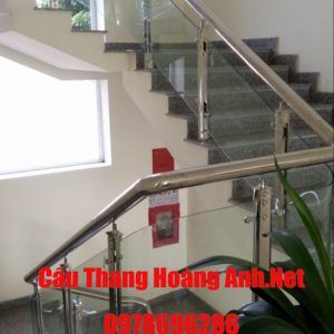cầu thang kính tay vịn inox
