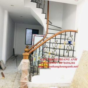 Cầu thang sắt nghệ thuật đơn giản tay vịn nhựa coposite