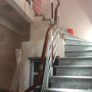 cầu thang sắt tay vịn nhựa