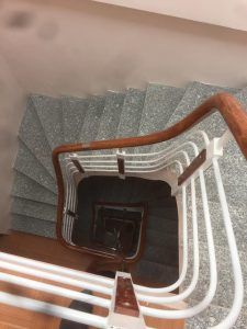 cầu thang sắt tay vịn nhựa