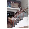 cầu thang kính tay vịn gỗ tại hà nội