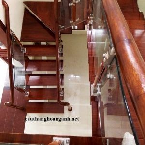 cầu thang xương cá mặt bậc gỗ