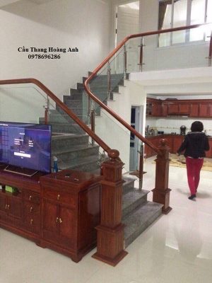 cầu thang kính hiện đại