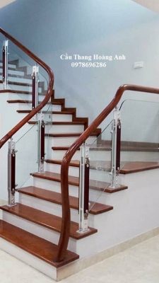 Cầu thang kính tay vịn gỗ