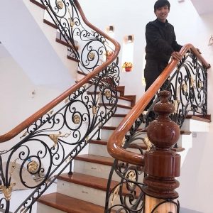 cầu thang sắt nghệ thuật đơn giản tại Hà Đông
