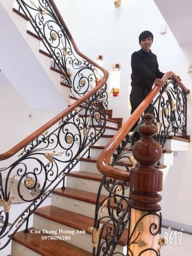 cầu thang sắt nghệ thuật đơn giản tại Hà Đông