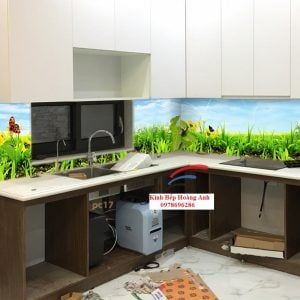 Kính 3D ốp bếp tạo nên nét tươi mới