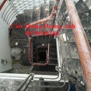 cầu thang suốt inox tay vịn nhựa vân gỗ