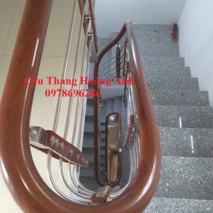 Cầu thang inox tay vịn nhựa thi công tại bắc ninh