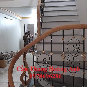 CẦu thang sắt nghệ thuật tại trường chinh