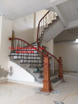 cầu thang sắt nghệ thuật tay vịn gỗ 20
