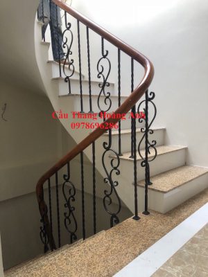 Cầu tháng sắt nghệ thuật tại nhổn