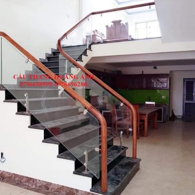 Cầu thang kính chân lửng