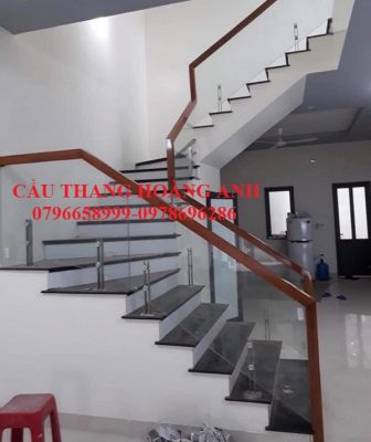 Mẫu lan can cầu thang kính cường lực tại Hà Nội 07