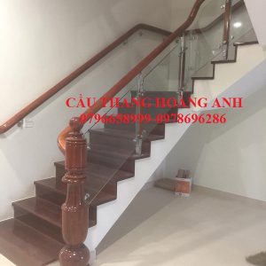 Mẫu lan can cầu thang kính cường lực tại Hà Nội 02