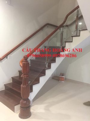 Mẫu lan can cầu thang kính cường lực tại Hà Nội 02
