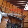cầu thang kính cường lực mặt bậc gỗ lim nam phi