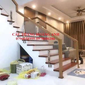 cầu thang kính chân lửng kính cường lực ốp sườn 03