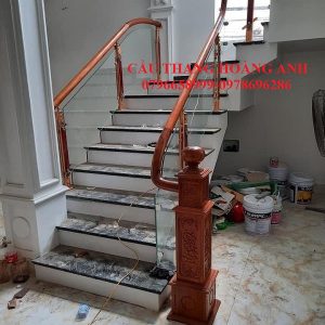Báo giá thi công cầu thang kính tại Hưng Yên