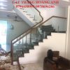 cầu thang kính chân lửng
