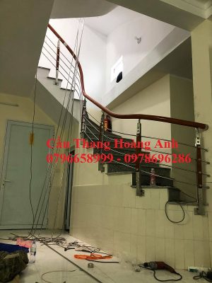 Cầu thang inox tay vịn nhựa thi công tại định công