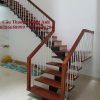 Cầu thang xương cá đơn thi công tại Giáp bát