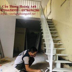 Cầu thang xương cá đơn lên gac xép
