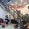 Cầu thang xương cá đơn mặt bậc gỗ lim