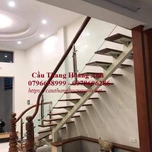 cầu thang xương cá đơn mặt bậc gỗ tại Hà Nội
