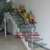 cầu thang kính cường lực trụ inox 304