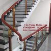 Cầu thang kính cường lực chân nhôm hợp kim màu vàng