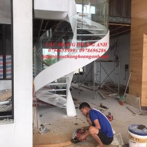 Cầu thang xương sắt xoắn ốc cho nhà biệt thự