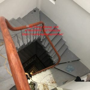 cầu thang sắt nghệ thuật đơn giản tay vịn nhựa vân gỗ